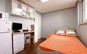 24 Guesthouse Sinchon